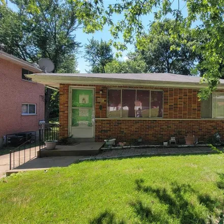 Buy this studio duplex on 407 Marie Avenue in Ferguson, MO 63135