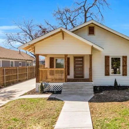 Buy this 3 bed house on 921 Hollywood Ave in Dallas, Texas