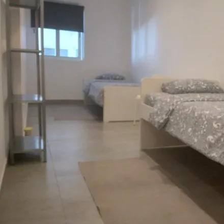 Rent this 6 bed room on Juntomar in Rua Doutor Alberto de Araújo, 2825-294 Costa da Caparica