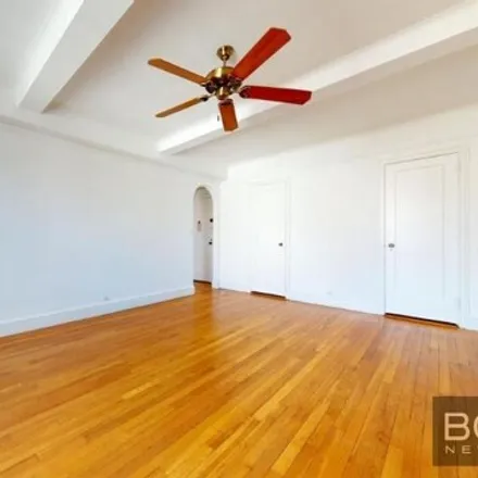 Image 3 - 1 Christopher St Apt 8A, New York, 10014 - Apartment for rent
