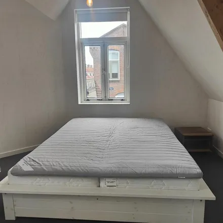 Rent this 3 bed apartment on Waardstraat 49 in 2315 KL Leiden, Netherlands