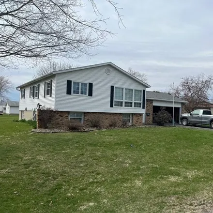 Buy this 3 bed house on 123 Pieper Circle in Delavan, Tazewell County