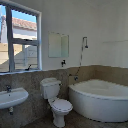 Image 5 - Spine Road, Cape Town Ward 43, Western Cape, 7798, South Africa - Apartment for rent