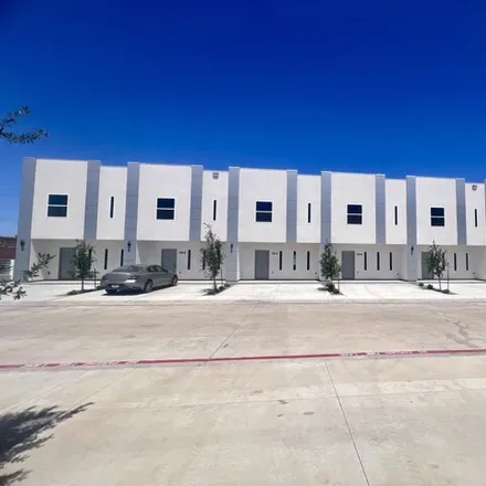 Image 1 - United Rentals, 1013 Emerald Valley Drive, Laredo, TX 78043, USA - Condo for rent