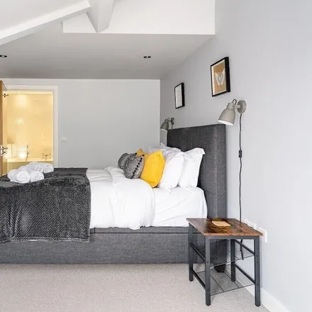 Rent this 2 bed apartment on Bath and North East Somerset in BA1 6AW, United Kingdom
