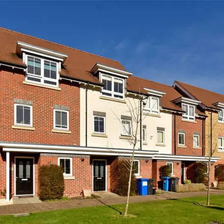 Rent this 3 bed townhouse on 29 Kingfisher Drive in Maidenhead, SL6 8EL
