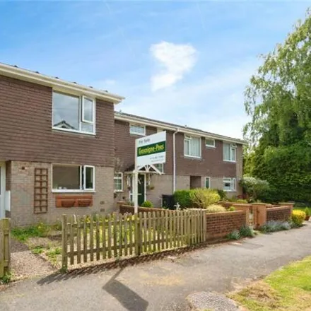 Buy this 3 bed townhouse on Burnley Close in Tadley, RG26 3NQ