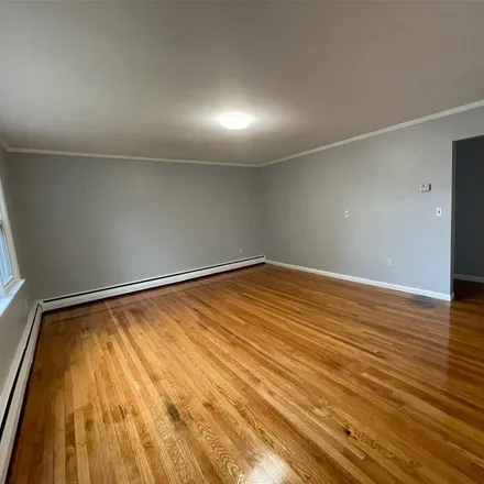 Rent this 3 bed house on 333 Thieriot Avenue in New York, NY 10473