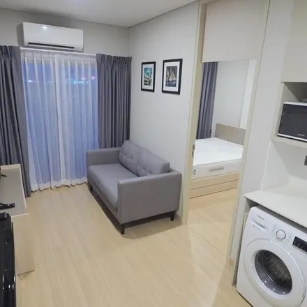 Rent this 1 bed apartment on Circle Condominium in Phetchaburi Road, Ratchathewi District