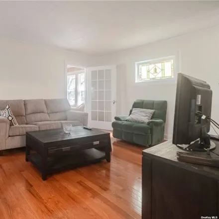 Image 7 - 93-0 4 245th Street, Village of Floral Park, NY 11001, USA - House for sale