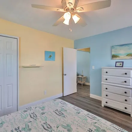 Rent this 1 bed apartment on Gulfport in FL, 33707