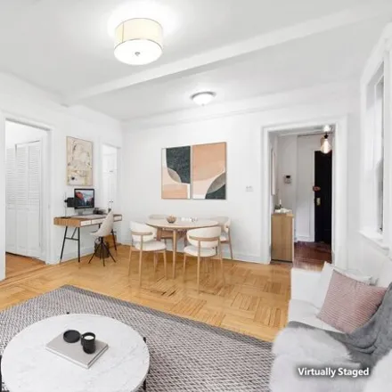 Image 3 - 28 West 69th Street, New York, NY 10023, USA - Apartment for sale