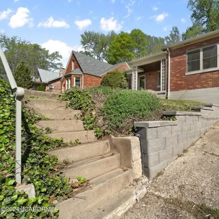 Image 3 - 1930 North Circle Drive, Jefferson City, MO 65109, USA - House for sale