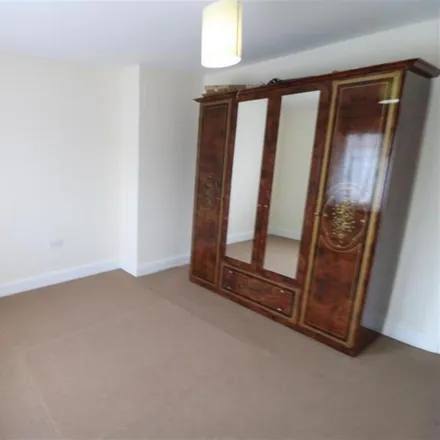 Image 6 - Rugby Gardens, London, RM9 4BA, United Kingdom - House for rent