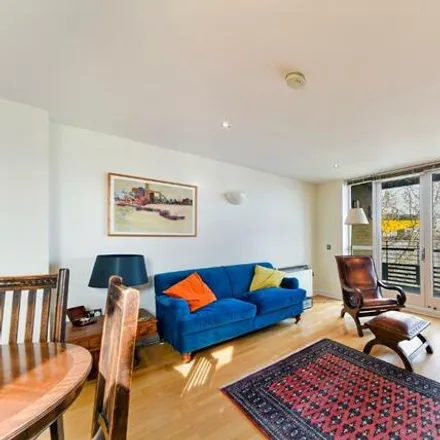 Image 3 - Arran House, Raleana Road, London, E14 9RN, United Kingdom - Apartment for rent