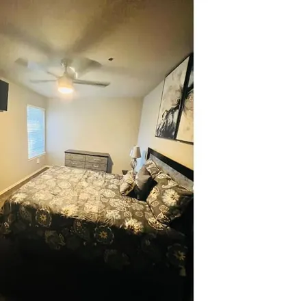 Rent this 3 bed condo on Duncanville