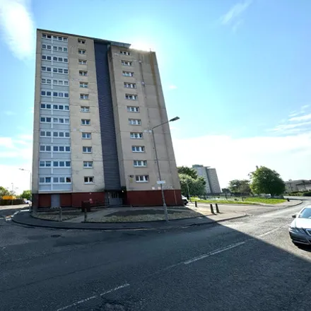 Rent this 2 bed apartment on Kirkoswald Drive in Clydebank, G81 2DE