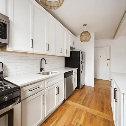 Image 3 - 192 East 8th Street, New York, NY 11218, USA - Apartment for sale