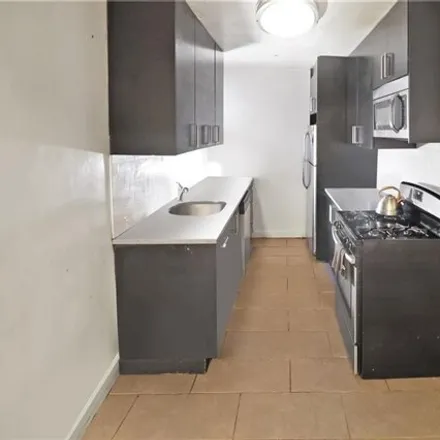 Image 7 - 2102 Holland Avenue, New York, NY 10462, USA - Apartment for sale