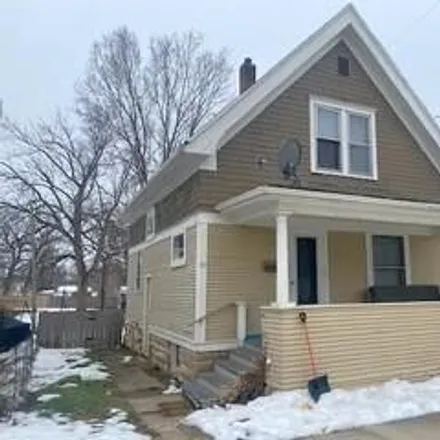 Image 4 - 225 17th Street Northeast, Cedar Rapids, IA 52402, USA - House for sale