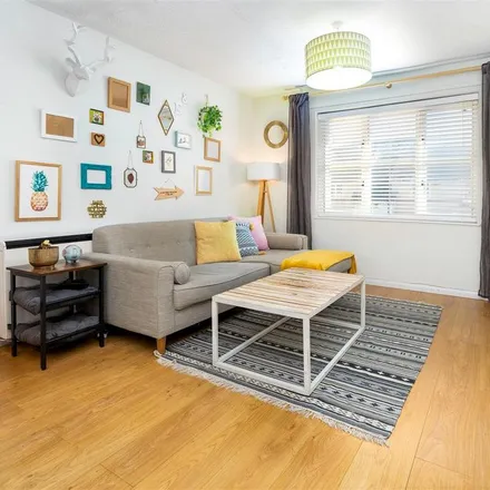 Rent this 1 bed apartment on 27-29 Heddington Grove in London, N7 9SY