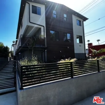 Image 1 - 14428 Tiara Street, Los Angeles, CA 91401, USA - Townhouse for rent
