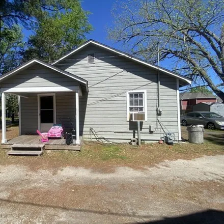 Buy this 2 bed house on 1832 Booker Street in Lumberton, NC 28358