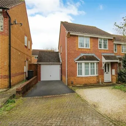 Buy this 3 bed house on Buttercup Place in Thatcham, RG18 4BT