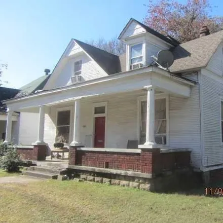 Buy this 4 bed house on Dero in West 9th Street, North Little Rock