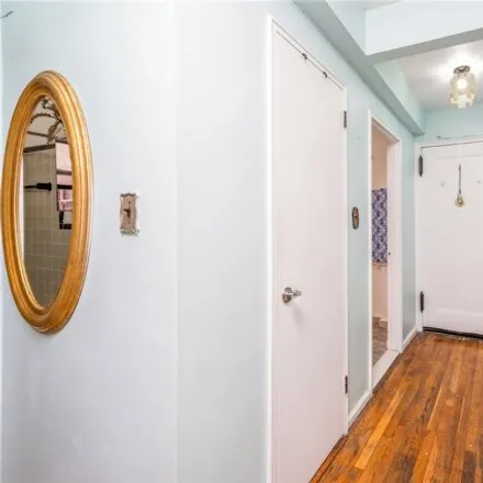 Image 3 - 740 East 232nd Street, New York, NY 10466, USA - Apartment for sale