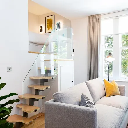 Rent this studio apartment on 17 Coleherne Road in London, SW10 9BS