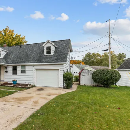 Buy this 3 bed house on 624 South Western Avenue in Neenah, WI 54956