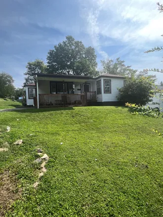 Image 2 - 611 North Mountain Avenue, Mount Hope, Fayette County, WV 25880, USA - House for sale