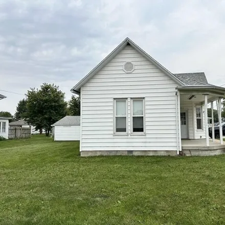 Image 4 - 119 West Avenue F, Lewistown, IL 61542, USA - House for sale