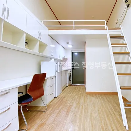 Rent this studio apartment on 서울특별시 관악구 봉천동 876-13