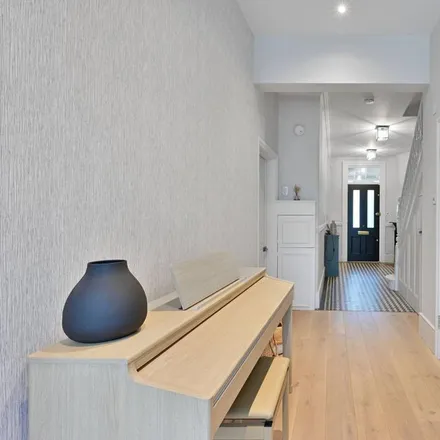 Image 5 - 28 Southdean Gardens, London, SW19 6NU, United Kingdom - Townhouse for rent