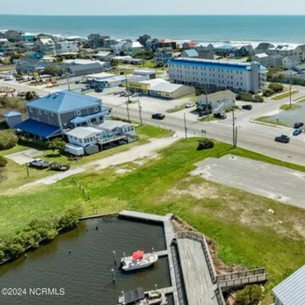 Image 9 - Topsail Boat Rental, 201 Greensboro Avenue, Surf City, NC 28445, USA - House for sale