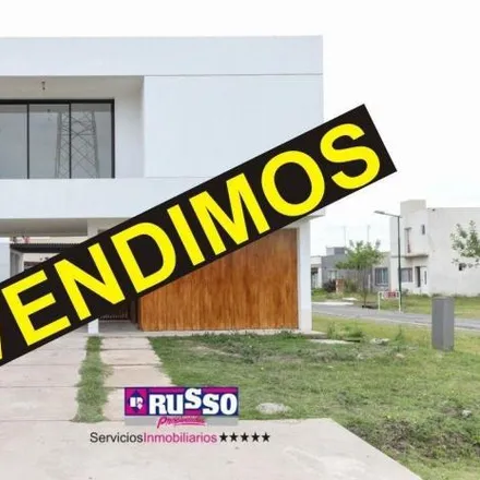 Buy this 3 bed house on Ezeiza in Avenida Presidente Néstor Carlos Kirchner, Partido de Ezeiza