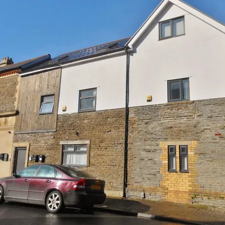 Rent this 4 bed townhouse on Splott Road Baptist Church in Burnaby Street, Cardiff