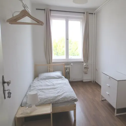 Rent this 3 bed room on Hohenstaufenstraße 60 in 10781 Berlin, Germany