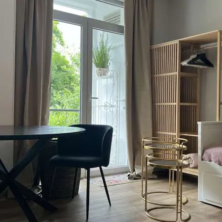 Rent this 2 bed apartment on Avenue Charles Thielemans - Charles Thielemanslaan 89 in 1150 Woluwe-Saint-Pierre - Sint-Pieters-Woluwe, Belgium