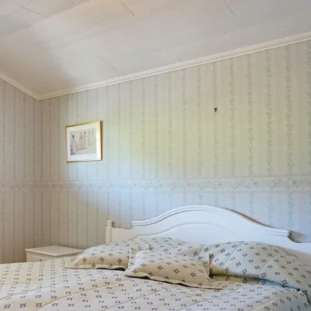 Rent this 3 bed house on 457 45 Hamburgsund
