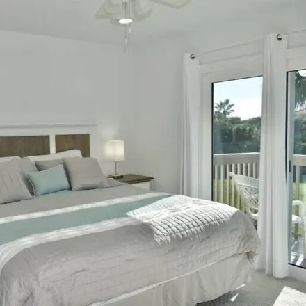 Rent this 2 bed townhouse on Ponce Inlet