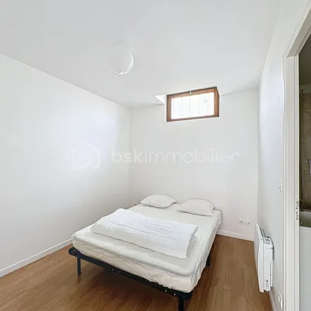 Rent this 2 bed apartment on 2 Place de Salvandy in 91100 Corbeil-Essonnes, France