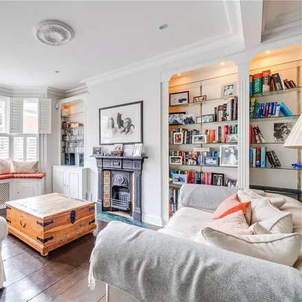 Rent this 4 bed townhouse on Petley Road in London, SW6 6LW