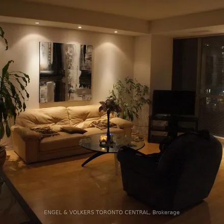 Image 6 - 11 Soho Street, Old Toronto, ON M5V 2A1, Canada - Apartment for rent