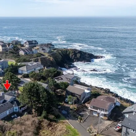 Image 2 - 559 Southwest Edgewater, Depoe Bay, Lincoln County, OR 97341, USA - House for sale