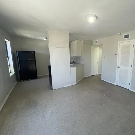 Image 2 - 4167 Cedar Avenue, Laredo, TX 78041, USA - Apartment for rent