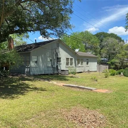 Image 3 - 2229 3rd Street, Bay City, TX 77414, USA - House for sale