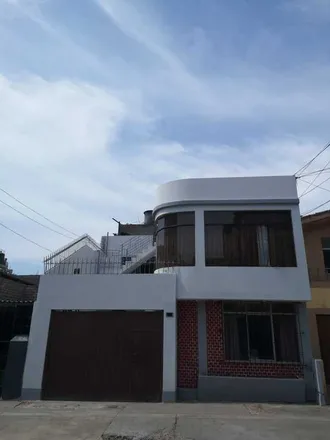 Buy this 6 bed house on Jirón Tahuantinsuyo in San Juan de Lurigancho, Lima Metropolitan Area 15401